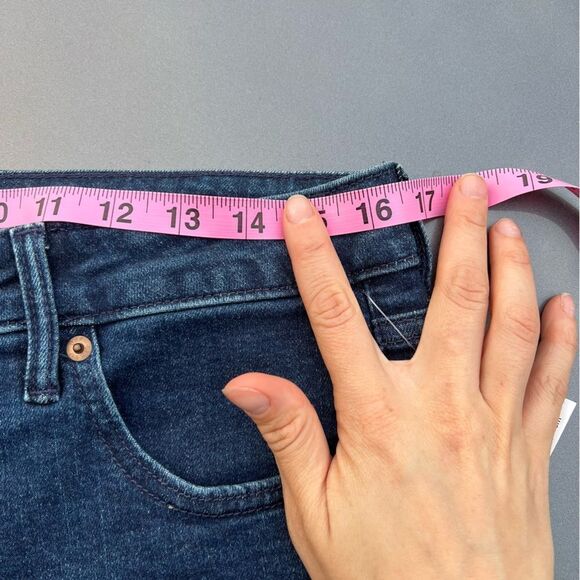 GAP Blue Vintage Slim Sky High Rise Jeans with Cuffed Hem size 12 - Picture 9 of 9